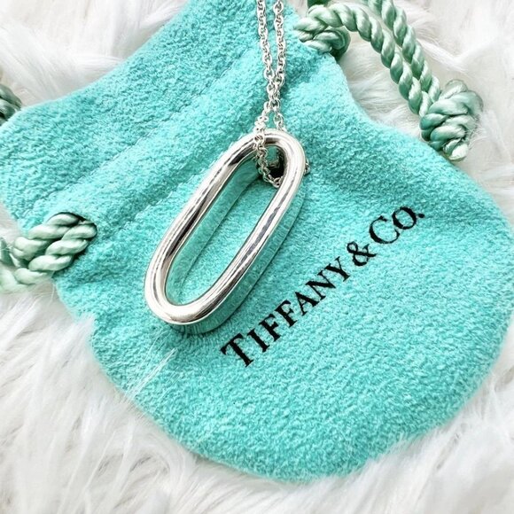 Mint Condition!! Tiffany & Co. Oval Loop Necklace - Picture 4 of 5